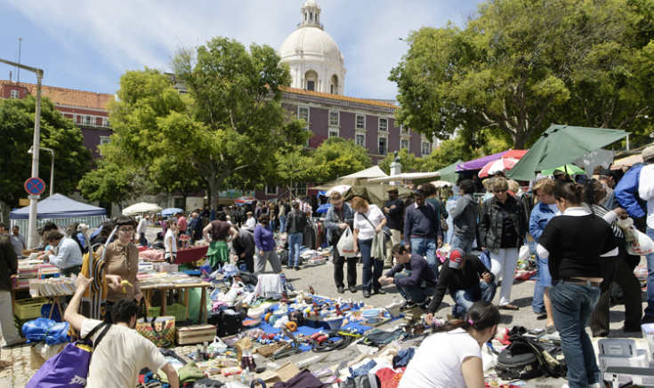 Feira da Ladra tại Lisbon