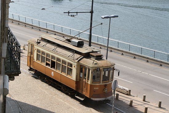 tàu điện ở Porto