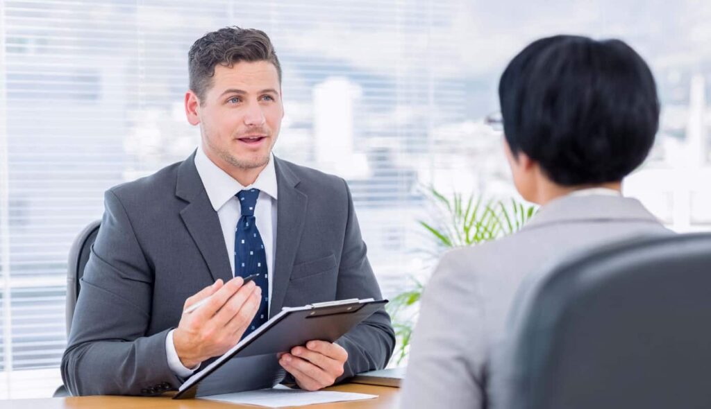 Văn hóa giao tiếp của người Canada tránh hỏi về tài chính