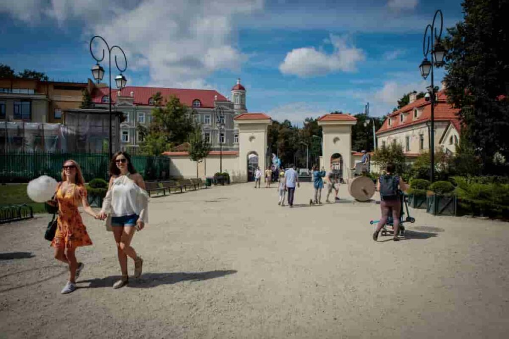 Quyền lợi khi định cư Lithuania 